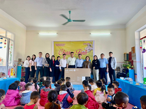 Khoa Kinh tế và PTNT kết nối thực hiện Chương trình thiện nguyện San Sẻ Yêu Thương Vùng Cao năm 2023