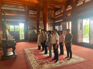 Khoa KT&PTNT tổ chức dâng hương tri ân các anh hùng liệt sĩ nhân kỷ niệm 76 năm ngày thương binh liệt sĩ